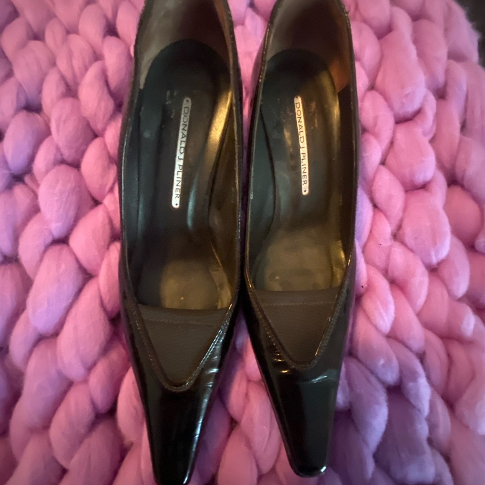 Donald Pliner Dark Brown pointy toe pump 8.5